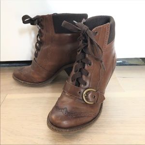 Schuler & Sons Spectator wing tip Booties 6.5